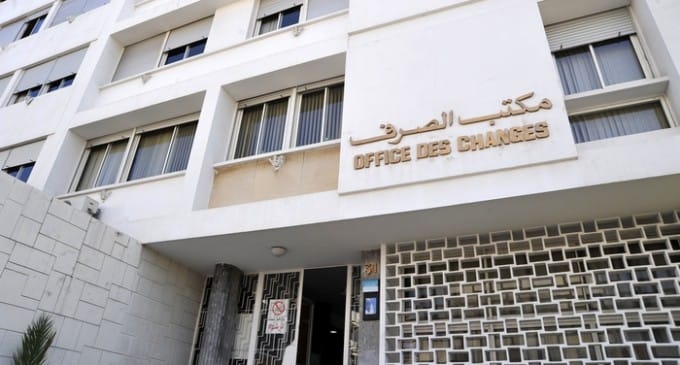 تعميم من مكتب الصرف لتسهيل تحويل العملات بالبطاقات البنكية الدولية