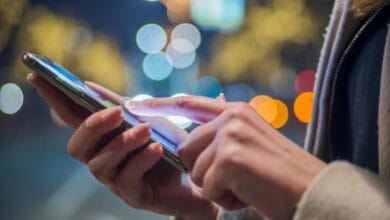 الحكومة توافق على خفض رسم استيراد الهواتف والأجهزة المحمولة من 17.5% إلى 2.5%